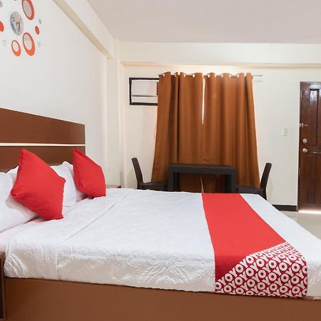 Oyo 578 Red Velvet Suites Manila Exterior photo