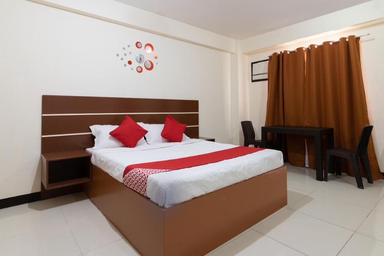 Oyo 578 Red Velvet Suites Manila Exterior photo