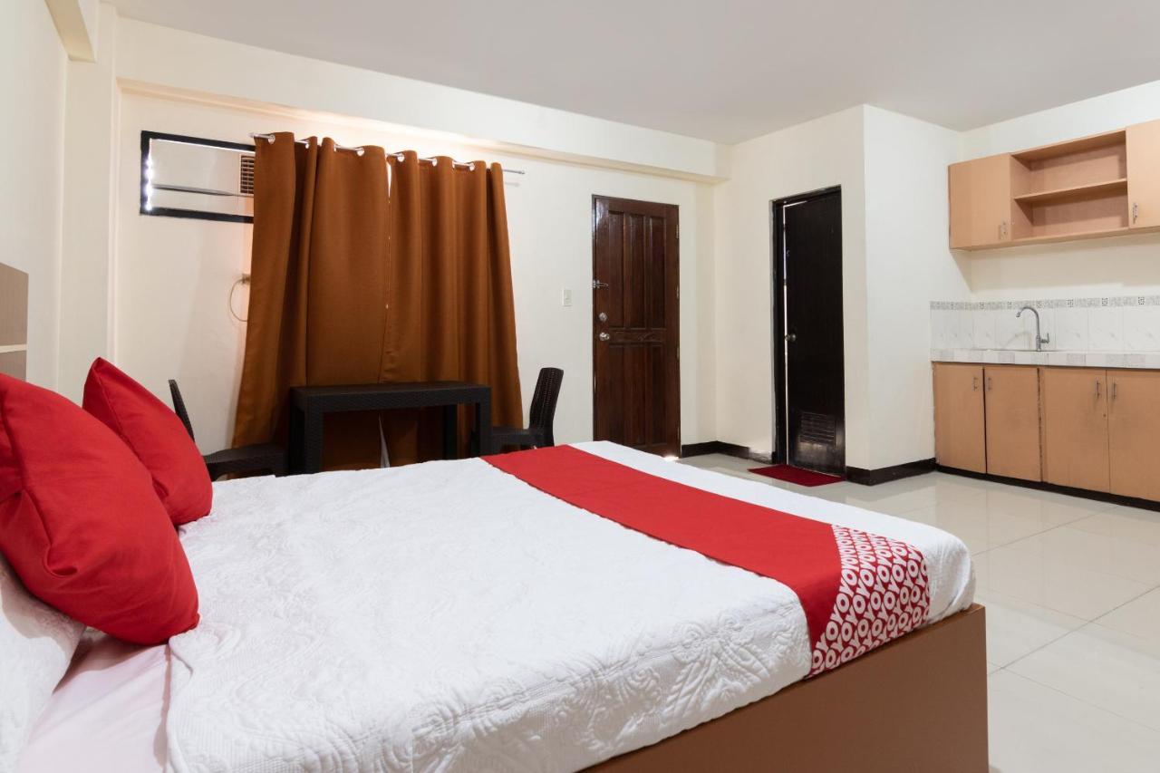 Oyo 578 Red Velvet Suites Manila Exterior photo