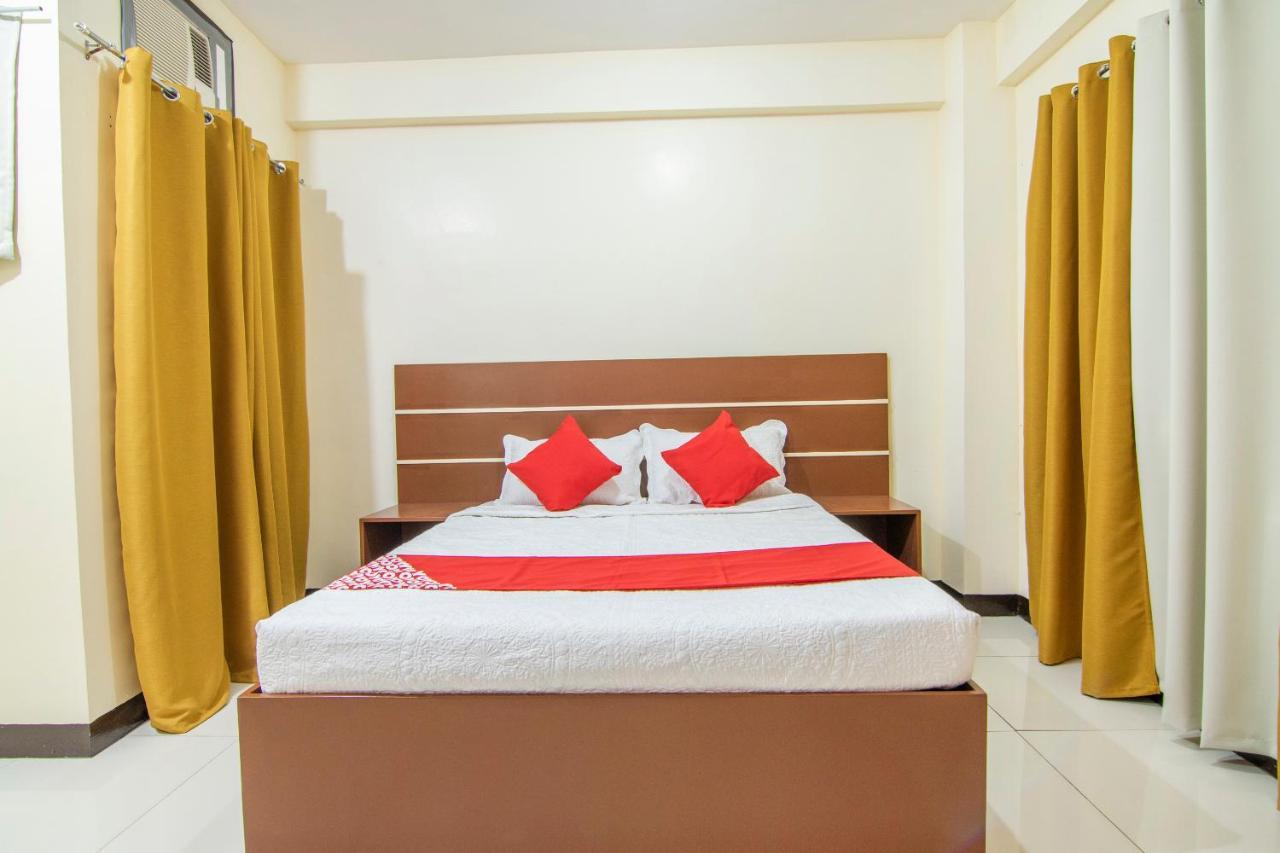 Oyo 578 Red Velvet Suites Manila Exterior photo
