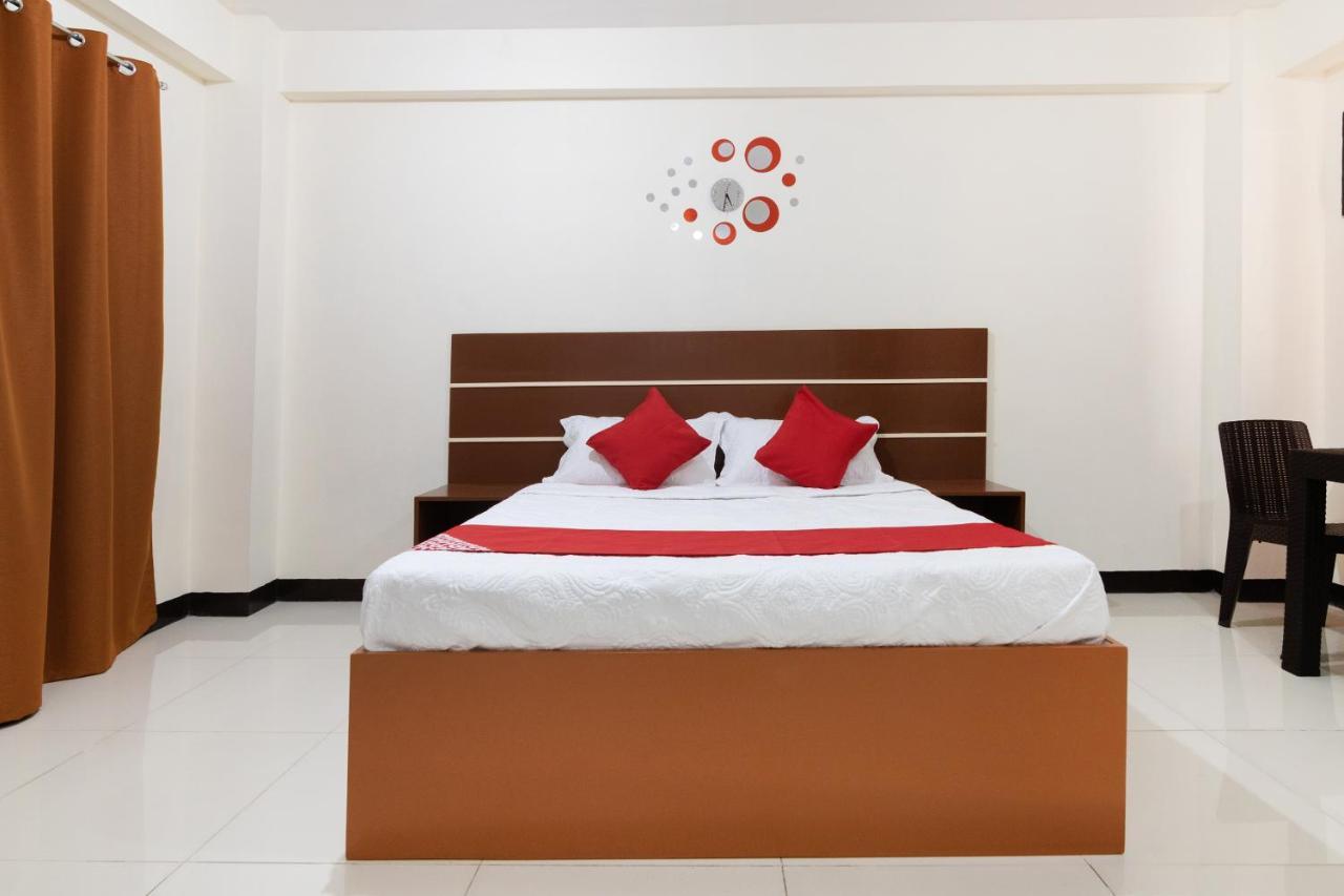 Oyo 578 Red Velvet Suites Manila Exterior photo
