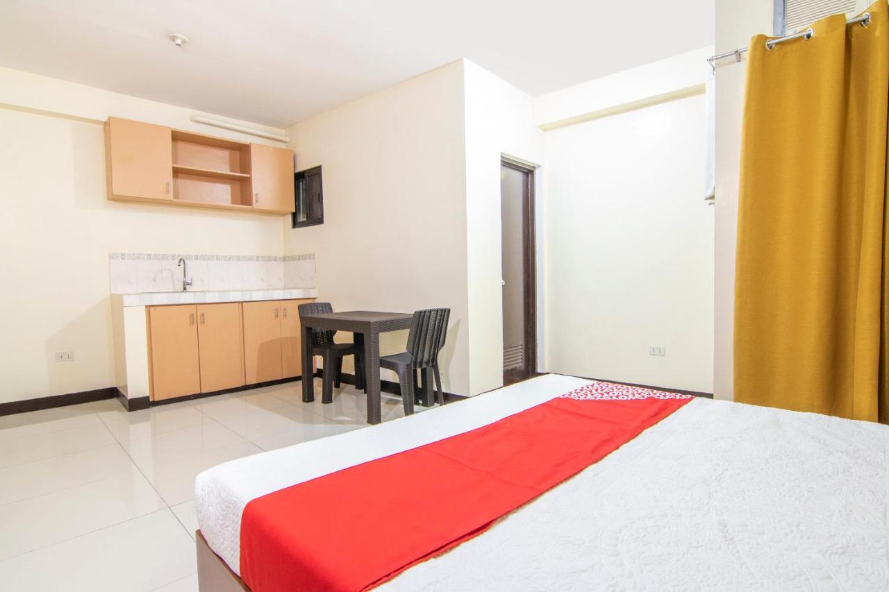 Oyo 578 Red Velvet Suites Manila Exterior photo