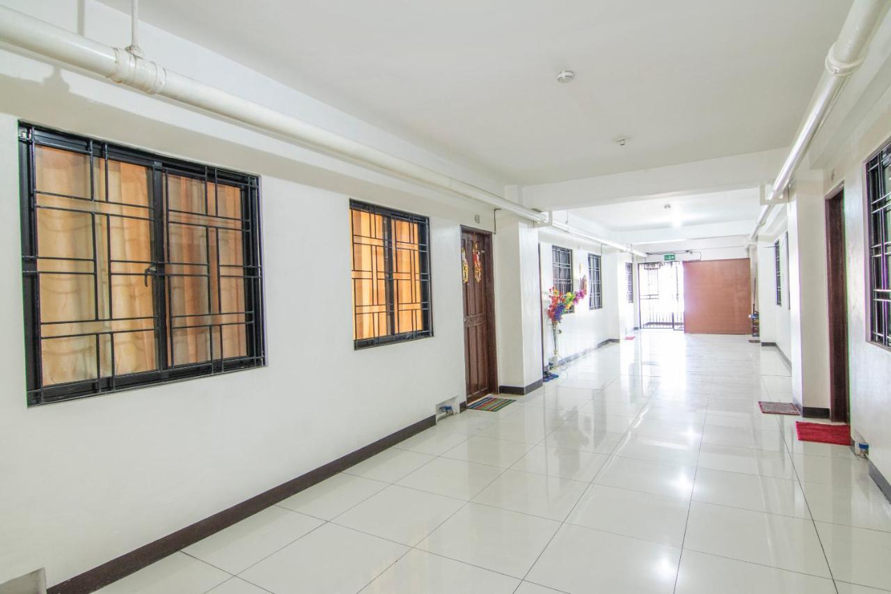 Oyo 578 Red Velvet Suites Manila Exterior photo
