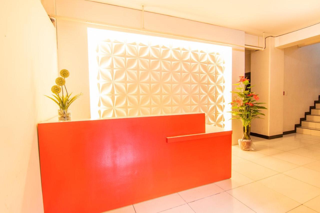 Oyo 578 Red Velvet Suites Manila Exterior photo