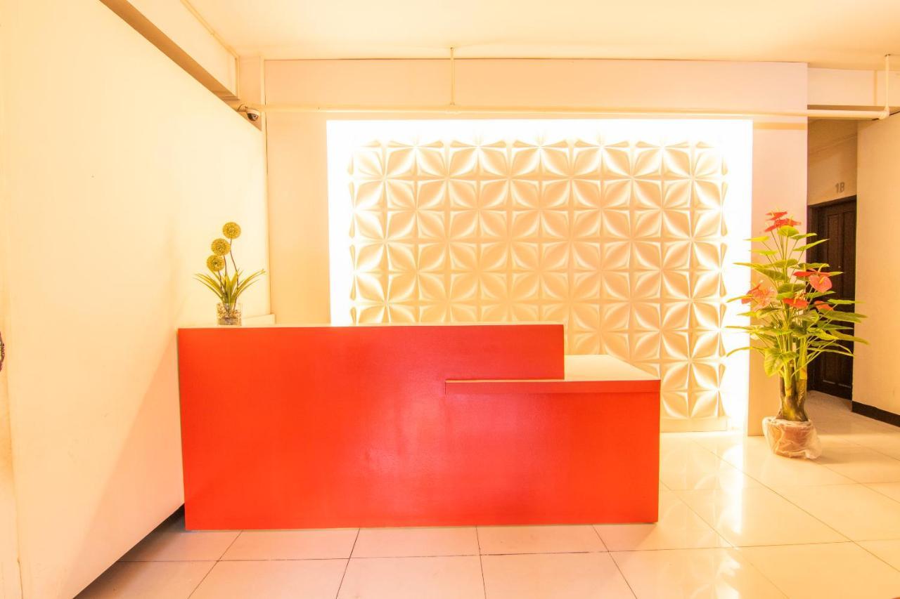 Oyo 578 Red Velvet Suites Manila Exterior photo